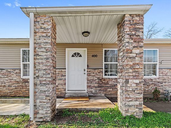 3rd image of 400 W Myrtle Street