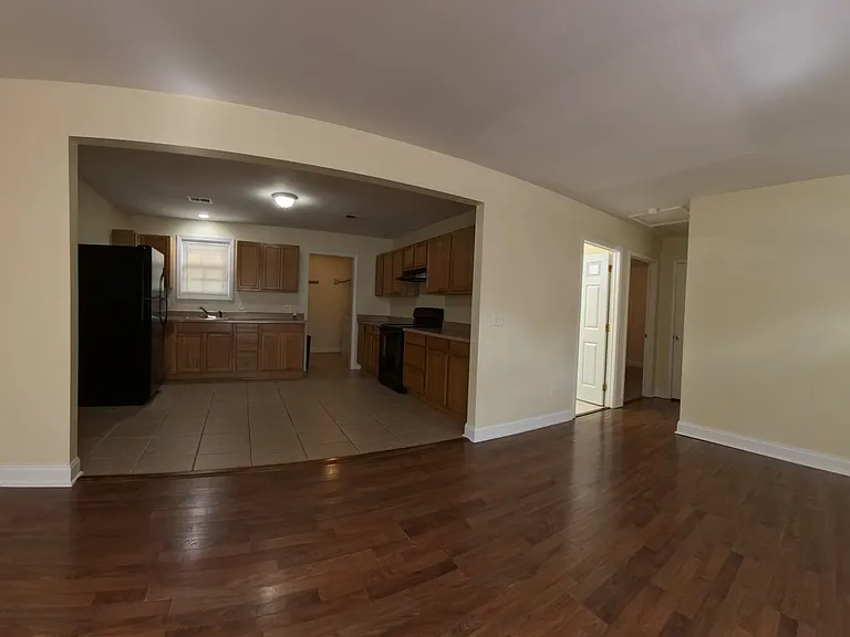 204-206 Perry Rd — Photo 10