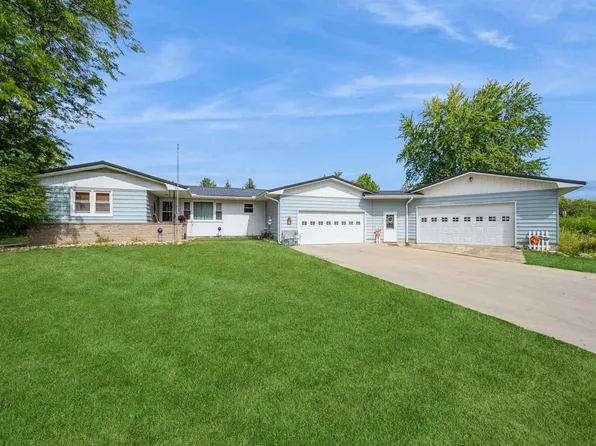 536 2nd Ave E, Coggon, IA 52218