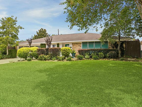 3rd image of 9534 Beverlyhill St
