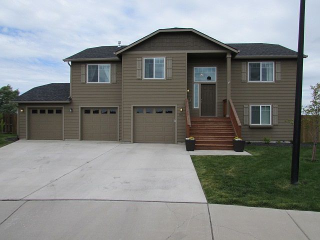 1st image of 802 Quamash Ct