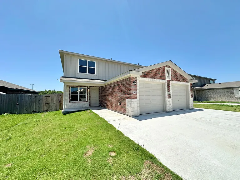 226B Dolphin Dr — Photo 2