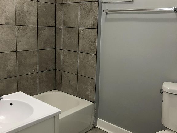 5th image of 218 N Homan Ave #2