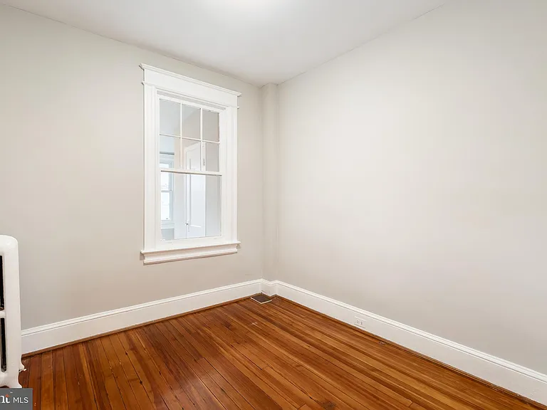 900 Madison St NW #B — Photo 26