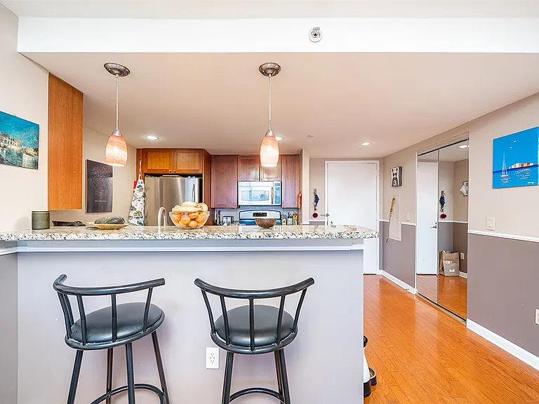700 Grove St #4V — Photo 3