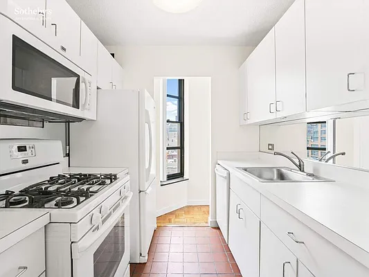 Rented by Sotheby's International Realty | media 20