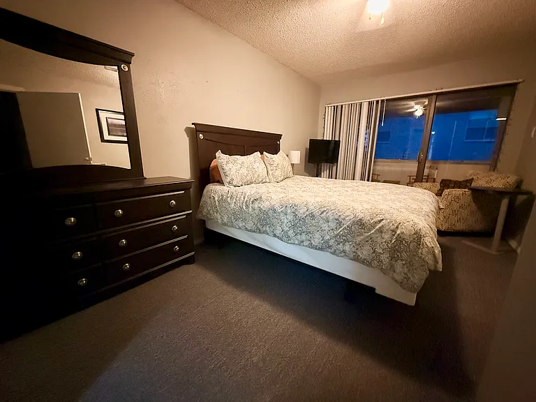 28 Oakbrook Dr #1 — Photo 1