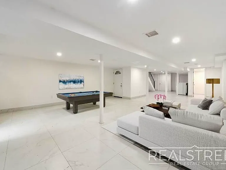 310 Linden St #2 — Photo 6