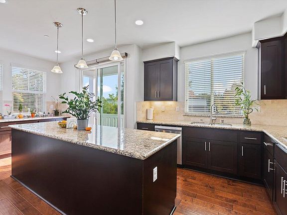 3rd image of 2041 Atlas Loop