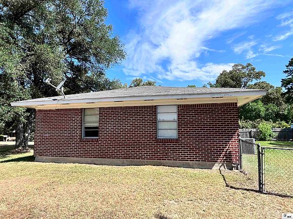 4th image of 135 Parkdale Dr