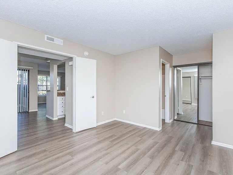 Oak Tree Court Apartment Homes — Photo 44