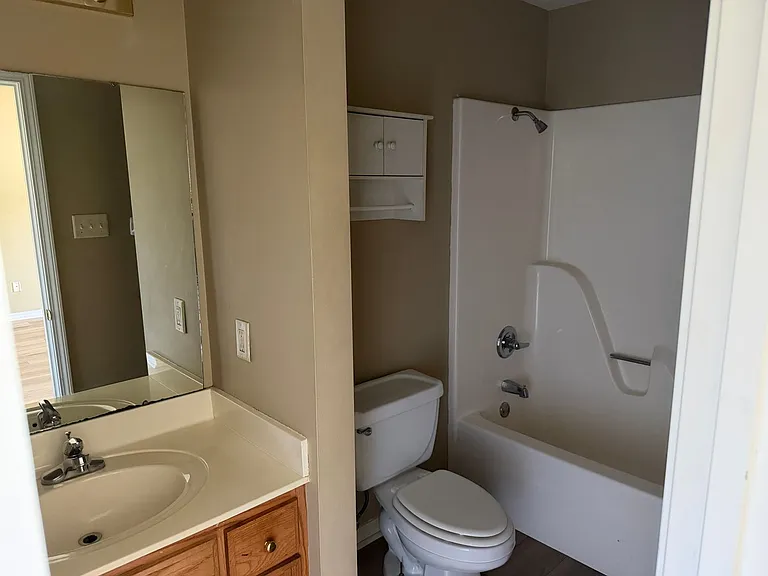 209 E Center St — Photo 5
