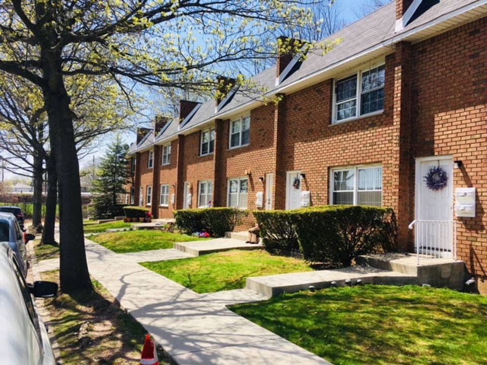 1st image of 100 Parkinson Ave