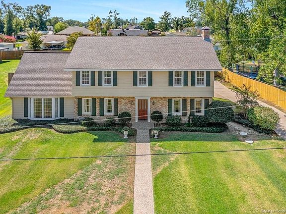 2nd image of 2119 Pin Oak Ln