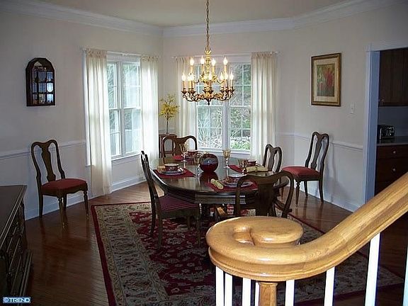 4th image of 305 Bond Ct
