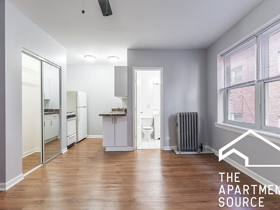 1st image of 4241 N Kenmore Ave Unit 106