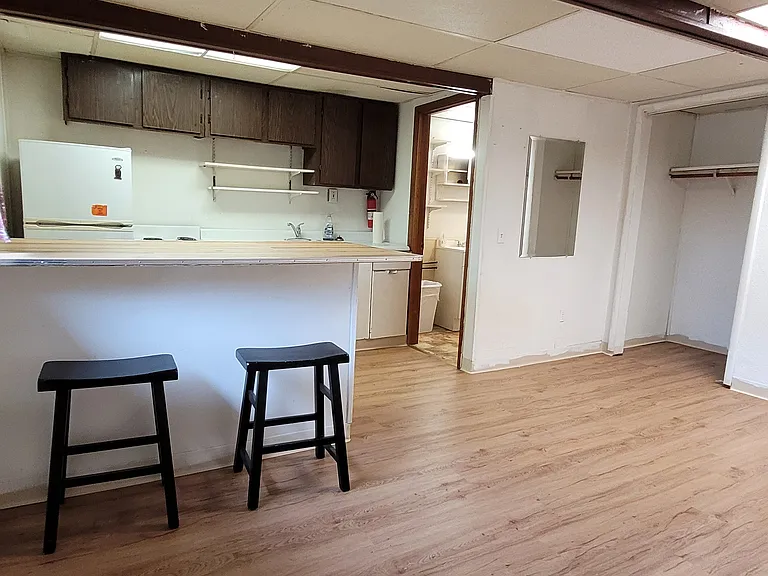 1128 Hess Ave #2 — Photo 2