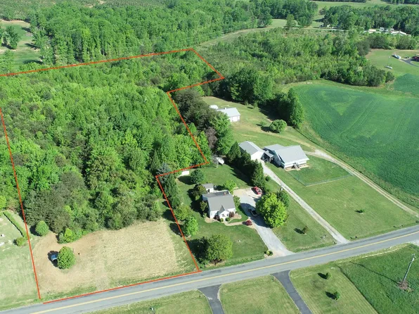 6329 Blue Ridge Dr, Hurt, VA 24563