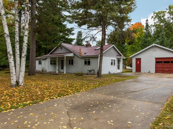 1758 W Nestel Rd, Prudenville, MI 48651