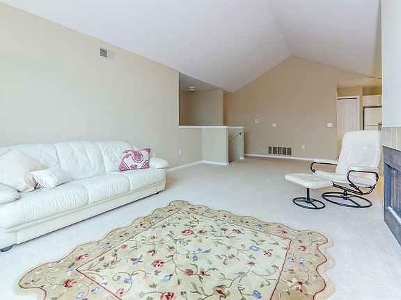 4th image of 3085 Primrose Ln