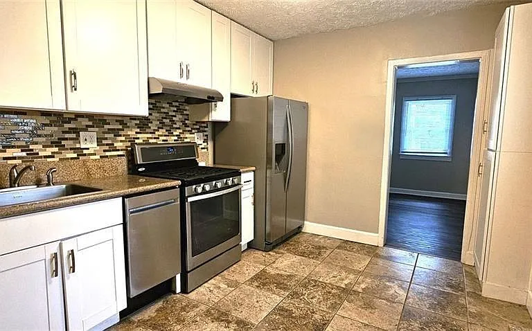 1007 Edie Ave SE — Photo 4