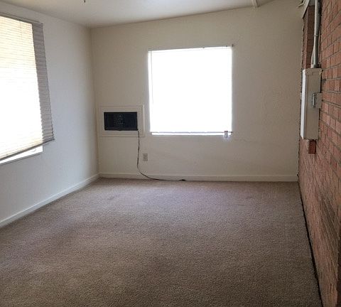 4th image of 2035 Gladys Dr