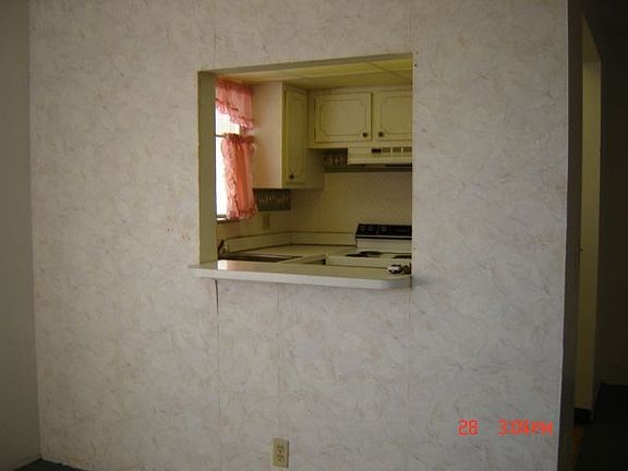 4th image of 300 Village Green Cir #401