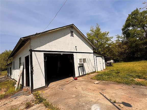 4th image of 1500 Cook Rd
