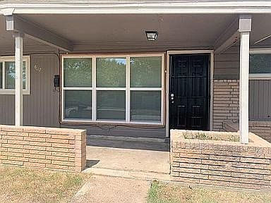 3rd image of 4717 Lois St #305