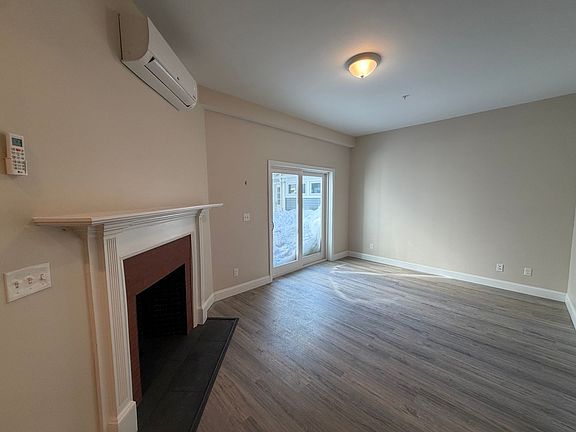 3rd image of 129 Kenoza Ave #2