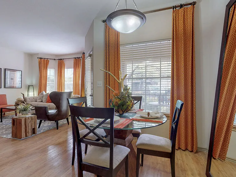 Elm Hollow Apartments — Photo 8