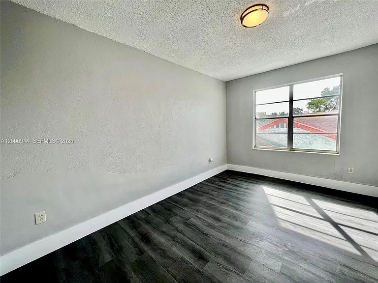 301 SW 10th Ave #1 — Photo 7