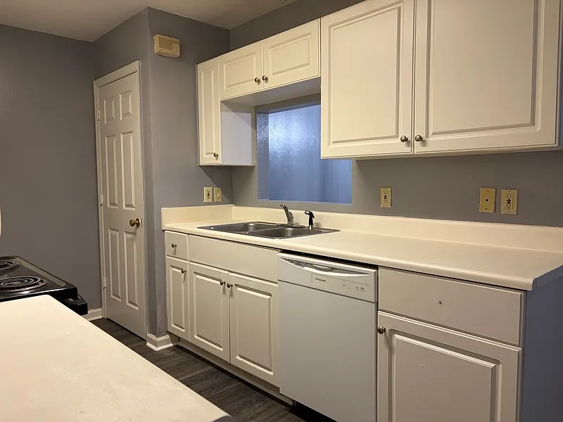 3 bed, 3.0 bath, 1320 sqft, $1,350 — Photo 3