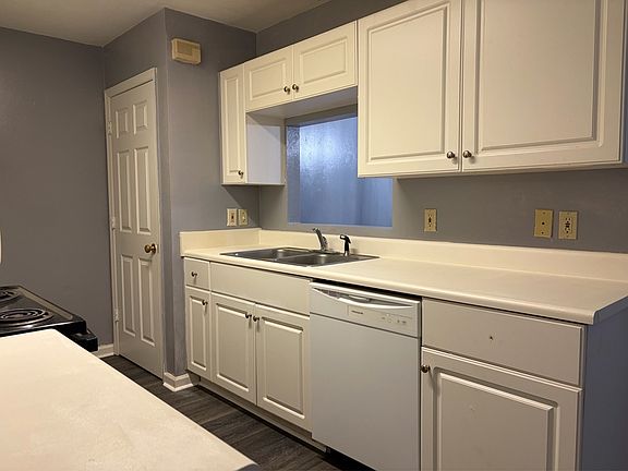 3rd image of 902 Tomahawk Ct #1