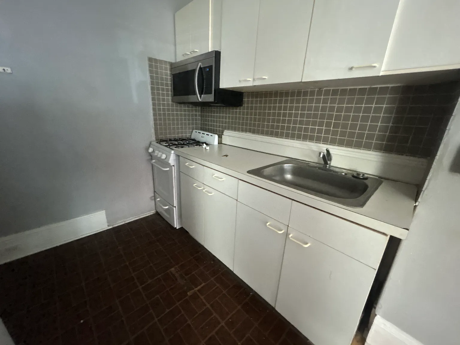 Studio, $990 — Photo 4