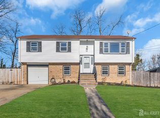14 Ridgeview Rd, Jamesburg, NJ 08831