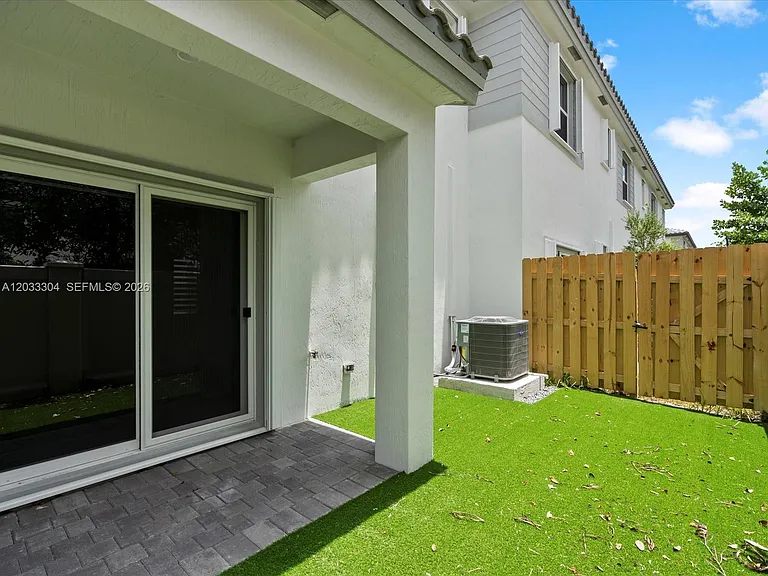 106 SW 184th Pl #106 — Photo 16