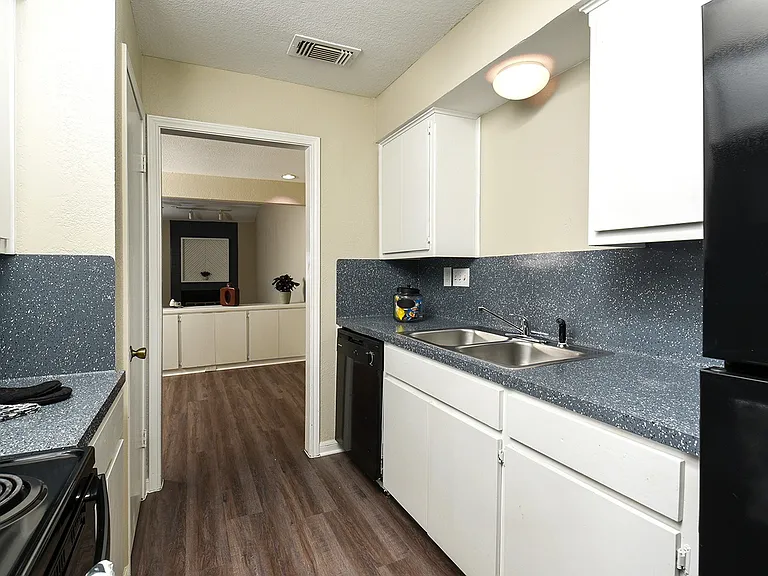 2/2 - Classic Kitchen looking into living area