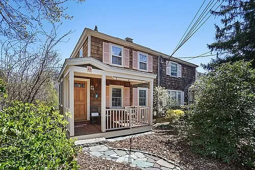 49 Sunnyside Ave Photo 1