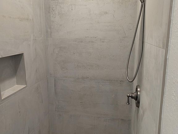 2nd image of 250 Red Hill Ave APT 1