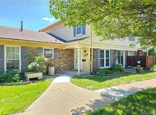 34299 W Garfield Cir #2, Fraser, MI 48026