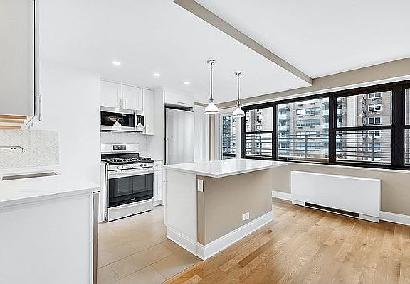 3rd image of 305 E 86th St #20NP