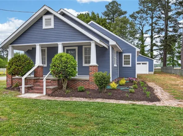 224 Hickory Rd E, Chesapeake, VA 23322