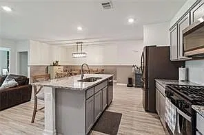 4 bed, 2.0 bath, 2364 sqft, $2,395 — Photo 4