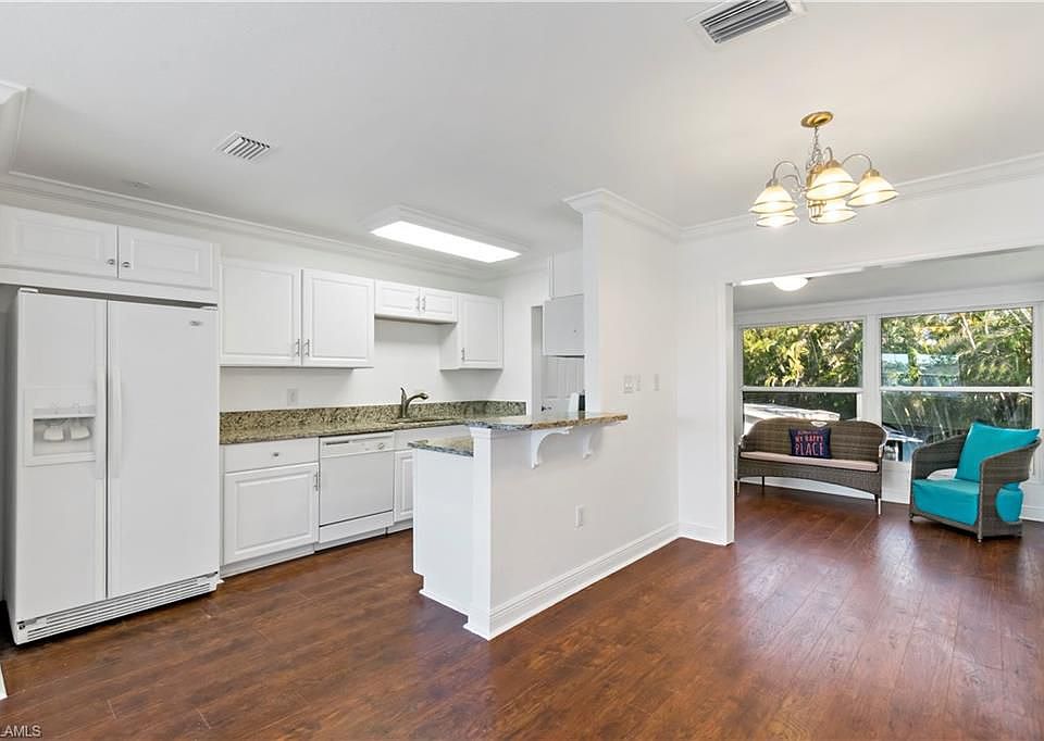 1st image of 861 Courtington Ln #4