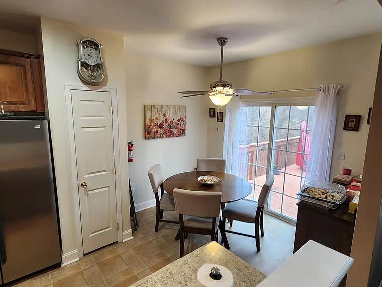 168 Pennsbury Ln — Photo 13