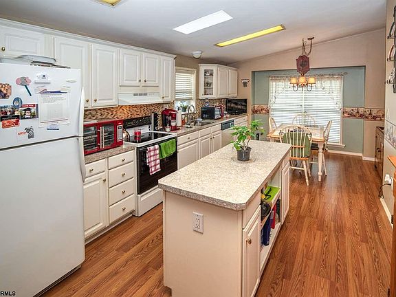 4th image of 41 Dogwood Ln