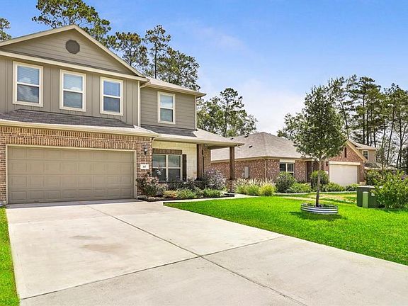 A BEAUTIFUL, SAFE NEIGHBORHOOD -- AND THE HOME SITS ON THE CUL DE SAC! = KIDS SAFELY PLAYING OUTSIDE!