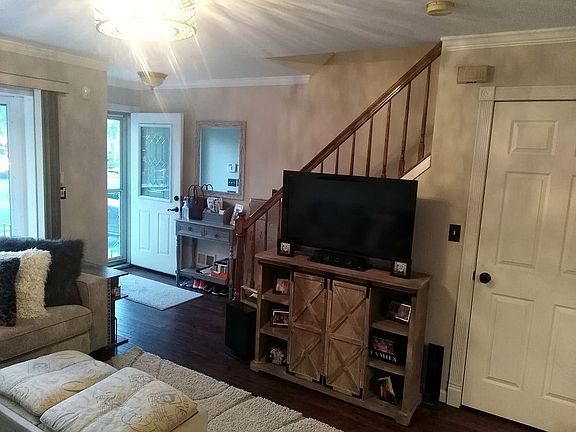3rd image of 743 Barlow Ave