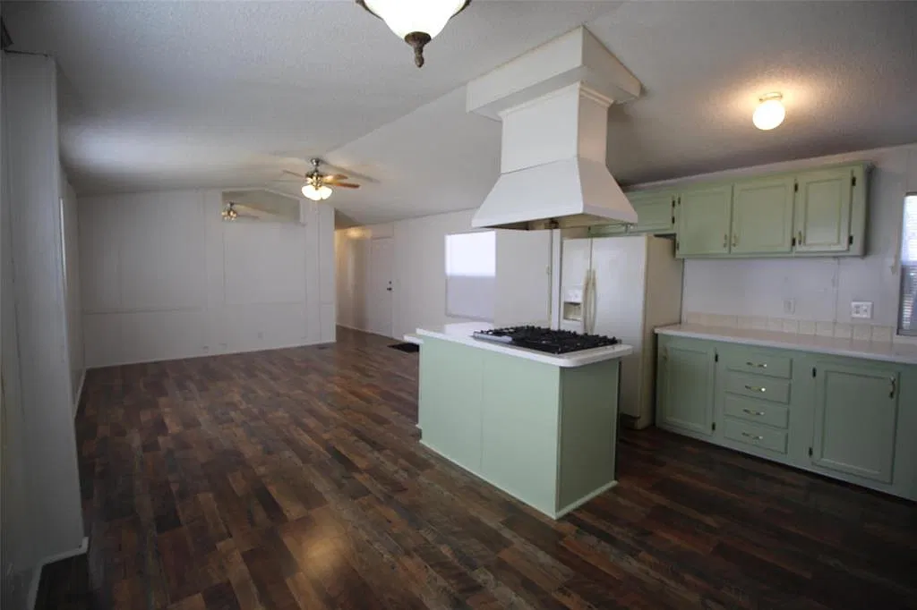 3 bed, 2.0 bath, 1216 sqft, $1,350 — Photo 2